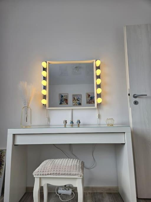 Cozy Sorada 1 Apartment Bragadiru Bagian luar foto